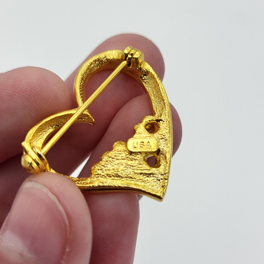 Heart pin made in the USA - Picture 4 of 4